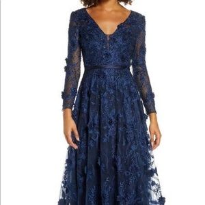 NWT Mac Duggal gown with long sleeves size 6